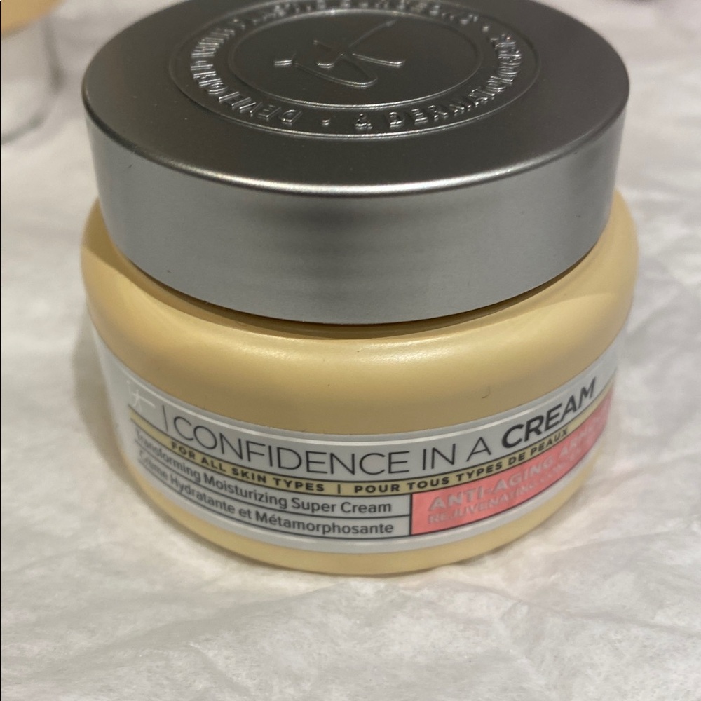 it cosmetics Confidence in a Cleanser & Cream set.mascara & eyebrow full size - Picture 7 of 9